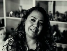 Muñecas antiguas de #BCS con Mayra Alicia Zamudio Gorozave en La historia en cápsulas del Coscyt.