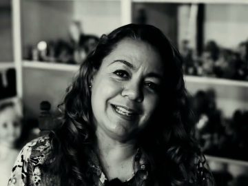 Muñecas antiguas de #BCS con Mayra Alicia Zamudio Gorozave en La historia en cápsulas del Coscyt.