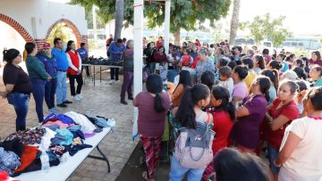 Entrega-DIF-La-Paz-apoyos-a-familias-de-El-Pescadero