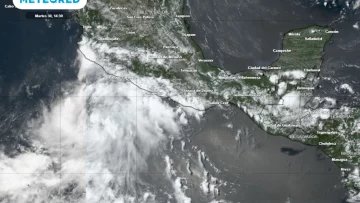posible-formacion-ciclonica-en-el-pacifico-y-onda-tropical-14-que-efectos-tendran-en-mexico-1722371774322_1024