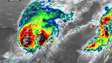 el-huracan-mayor-milton-de-categaoria-impacta-poderosamente-en-tierra-en-la-inmediaciones-de-siesta-key-en-florida-1728538505365_1024 (1)