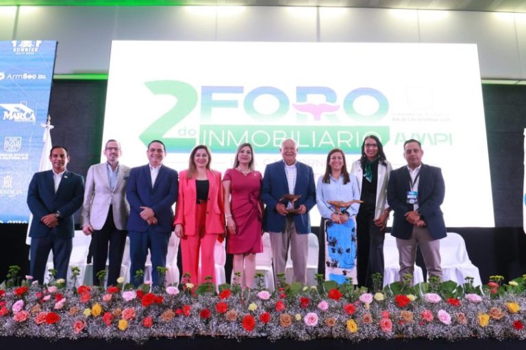 INAUGURA VÍCTOR CASTRO EL SEGUNDO FORO INMOBILIARIO “UN DESTINO PARA TU INVERSIÓN” EN LA PAZ