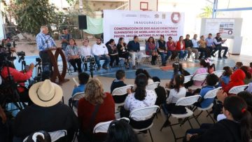 FOTO-BOLETIN-VMCC1-ENTREGA-ESCUELAS-LOS-CABOS-810×540