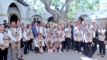 ALCALDE ENTREGA CHALECOS SUBDELEGADOS 1