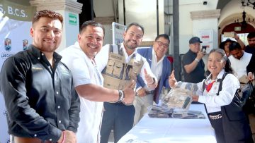 ALCALDE ENTREGA CHALECOS SUBDELEGADOS 4