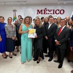 Gobierno de Los Cabos obsequia obra de artista sudcaliforniana a la embajadora de Panamá