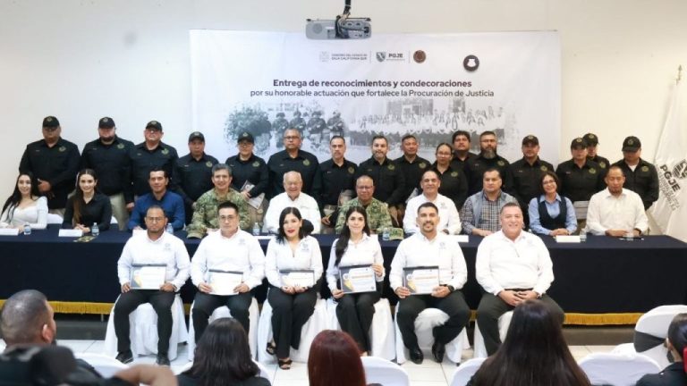 Entrega Gobernador reconocimientos y estímulos al personal destacado de la PGJE