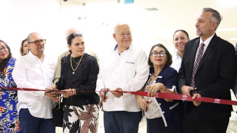 Inaugura Gobernador área de hemodiálisis en clínica del ISSSTE en Cabo San Lucas