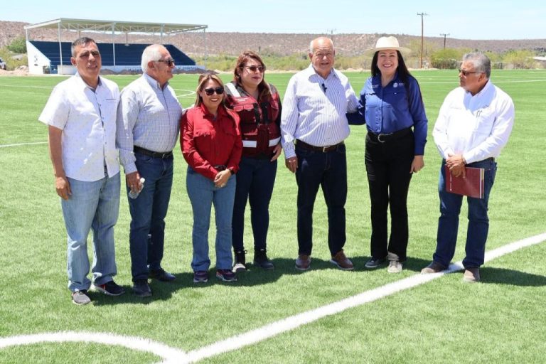 Avanza rehabilitación del campo de fútbol en San Ignacio en beneficio de sus habitantes: VMCC