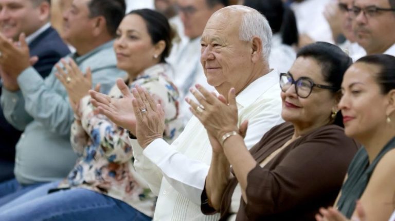Reconoce Víctor Castro aportación de la UABCS a la formación de mujeres y hombres para el desarrollo de Baja California Sur