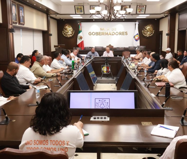 Gobierno del Estado y magisterio revisan renovación del convenio de salud