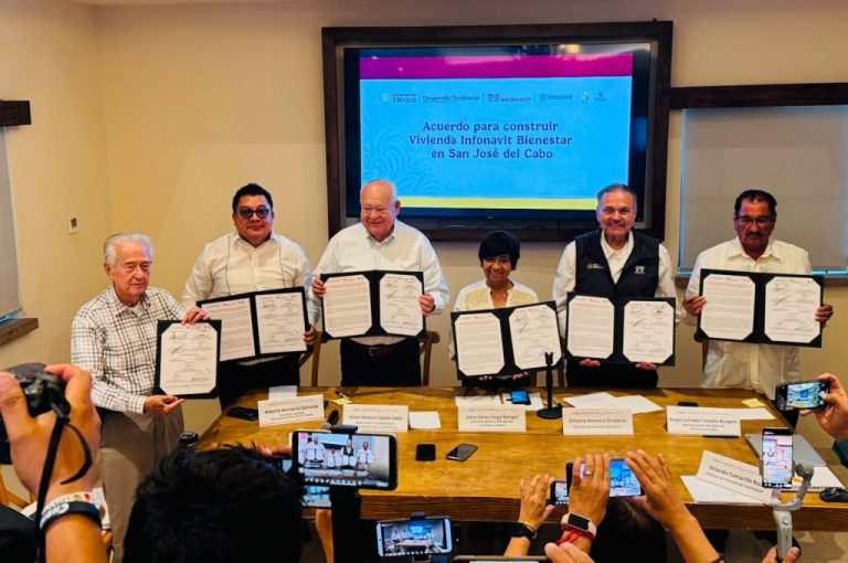 Formalizan Federación y Estado proyecto para construir 15 mil 400 viviendas en Los Cabos