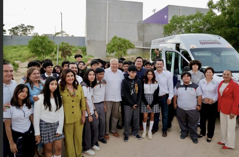 Gobierno del Estado entrega unidad de transporte al CECyT 05 Cabo San Lucas