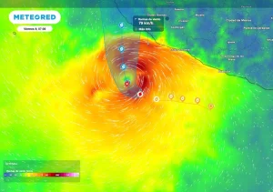 “Simon” ya como huracán categoría 2 en el Pacífico mexicano, esta generando lluvias torrenciales y oleaje alto en México