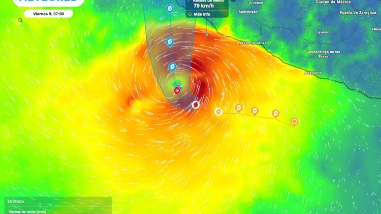 “Simon” ya como huracán categoría 2 en el Pacífico mexicano, esta generando lluvias torrenciales y oleaje alto en México